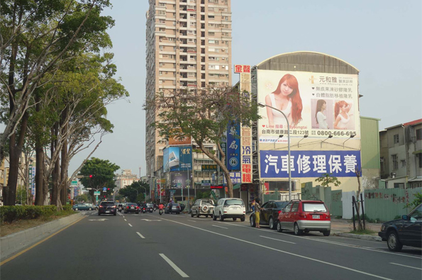 N-0717-壁面廣告-台南市北區小東路190號-往良美大樓方向